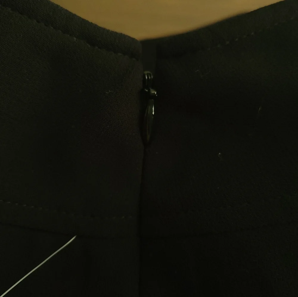 Tahari Arthur S. Levine Size 2P Black Pencil Skirt - Picture 5 of 5